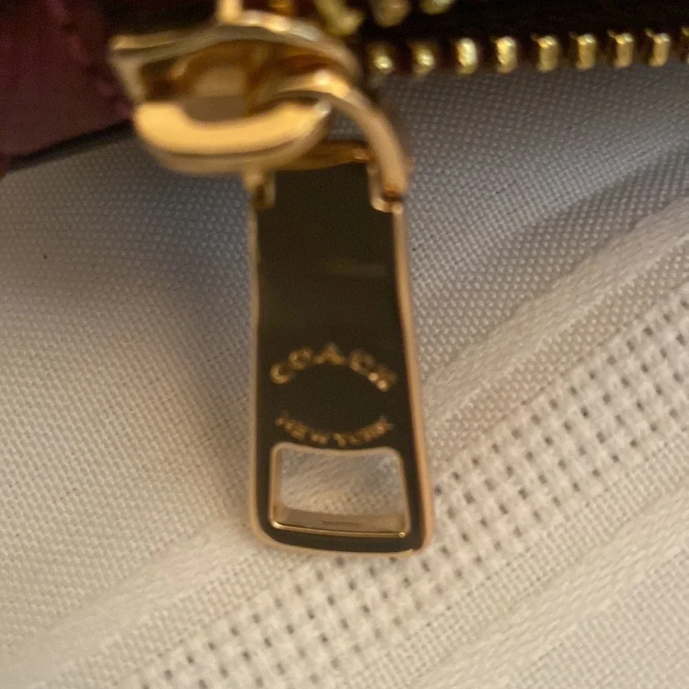 Authentic Coach Gallery Tote Bag NWT - Picture 5 of 6